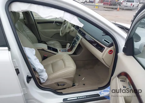 2008 Volvo V70 3.2 из США, поврежденный, VIN YV1BW982381042048